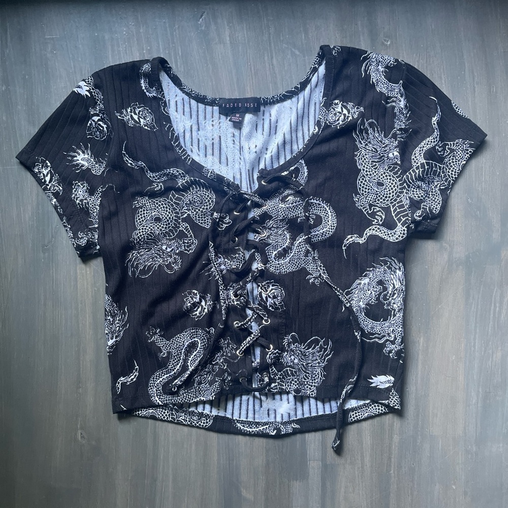 Stylish Black Dragon Print Lace-Up Crop Top